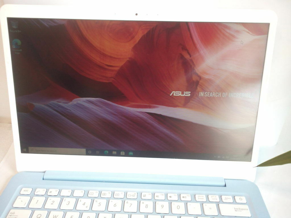 Asus e406s 14” Blue Laptop/Netbook 1.04ghz 4gb Ram 64gb Ssd Window 11 Home