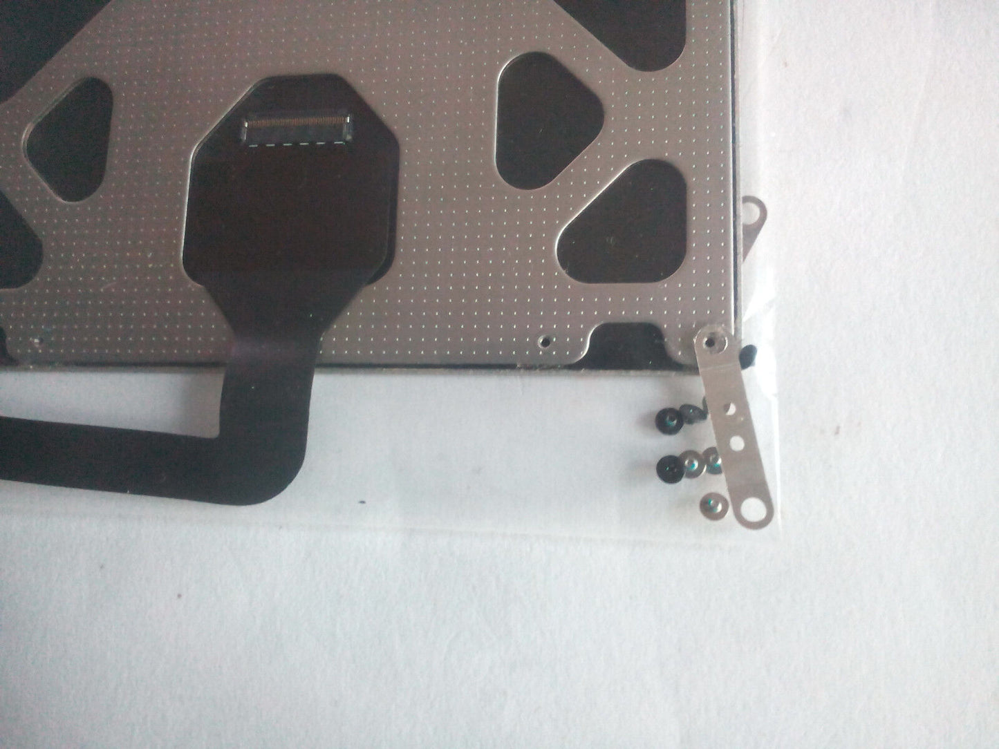 Apple MacBook Pro 2011-2102 15" Touch Track Pad + Screws | 922-9749 821-1255-A