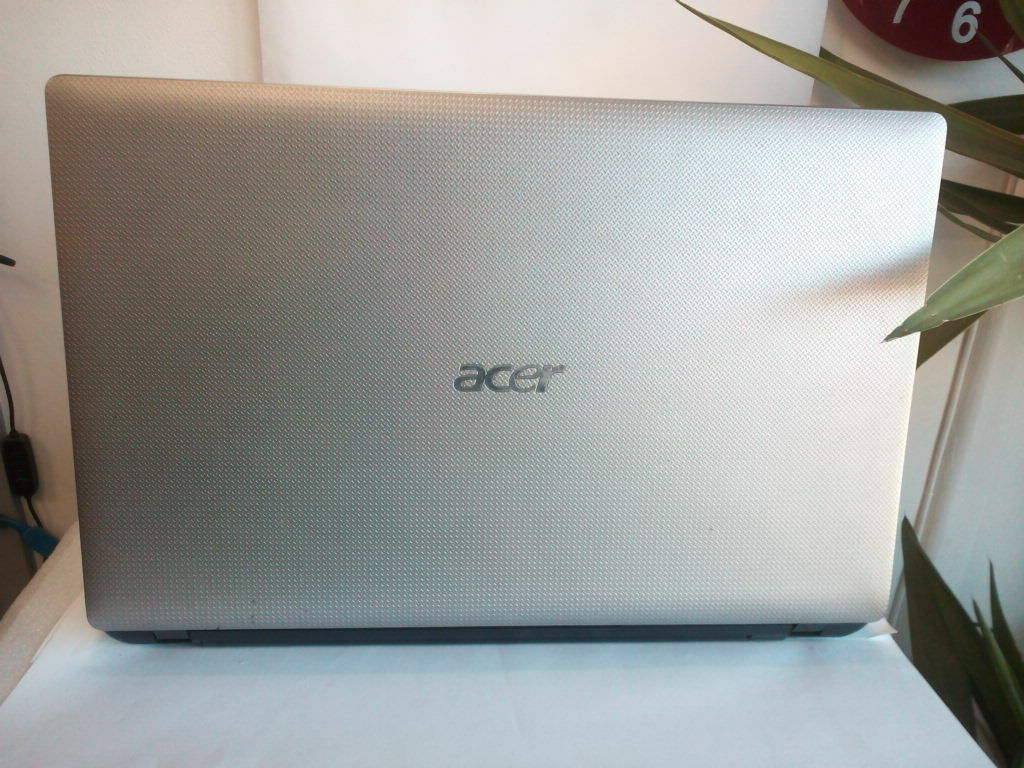 Acer Aspire 5552 15.6” 2.1ghz_screen_lid_Rear