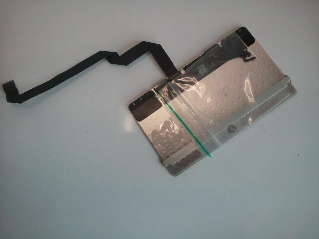 Apple MacBook Air 11" A1465 Early 2013/14/15 TOUCHPAD TRACK & SCREWS | 923-0429