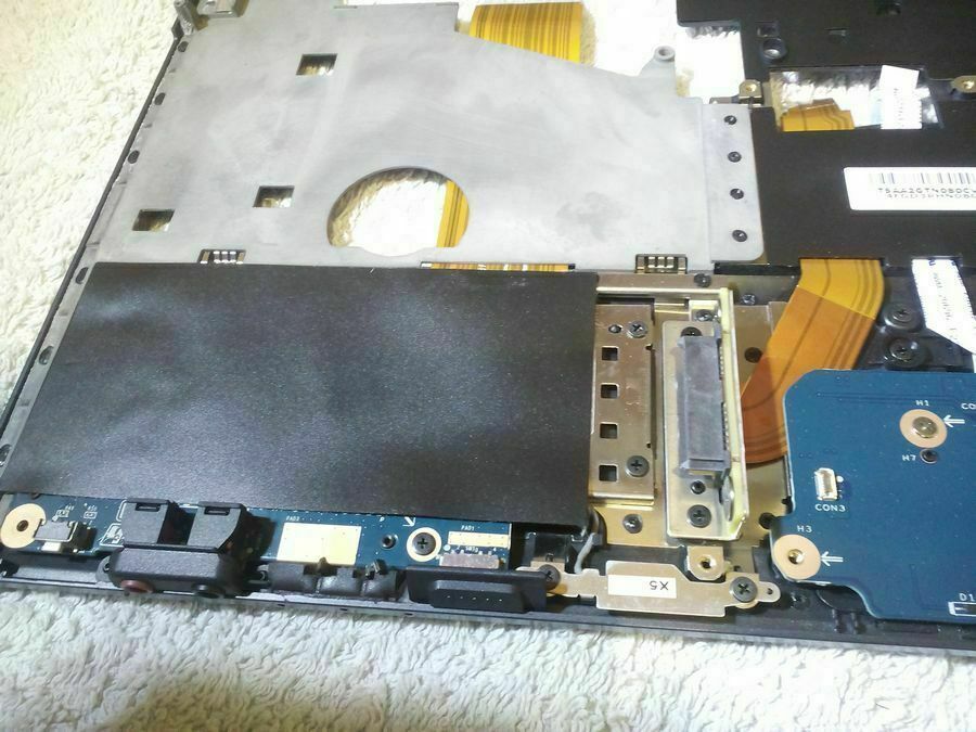 Sony Vaio VPCS115FH / PCG-51111W Laptop PALMREST w/TB w/DC SOC & POWER BUTTON
