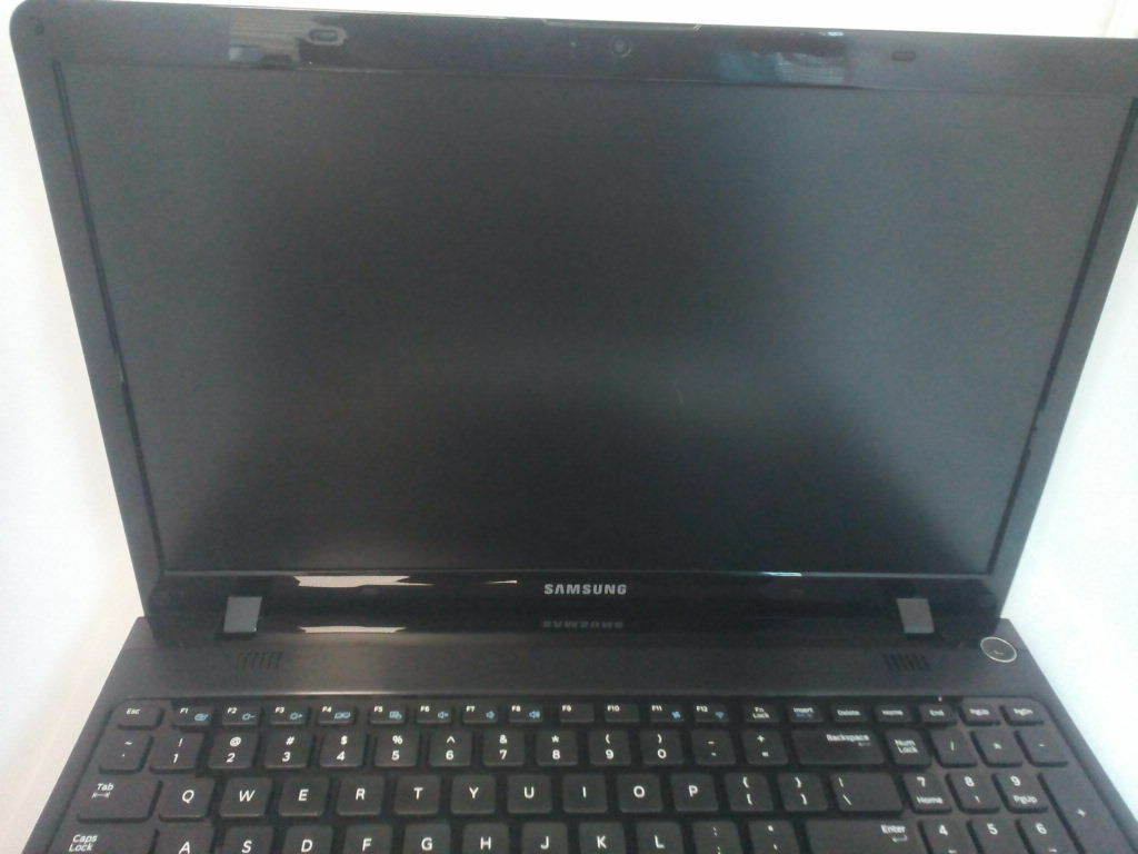 Samsung NP365E5C AMD 1.9GHz 4GB Ram 250GB SATA HDMI W10 Pro Laptop