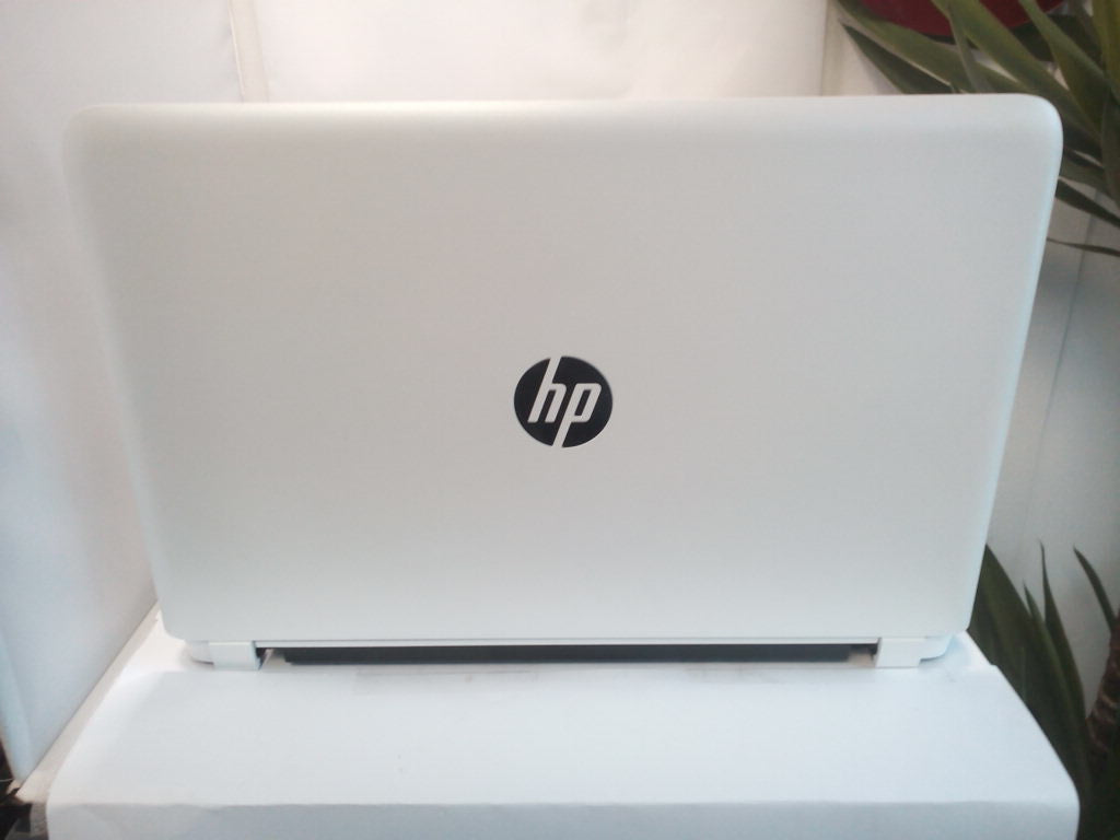 hp 15-ab269sa i3-5157U 2.50GHz 8GB Webcam HDMI W11 Pro Laptop