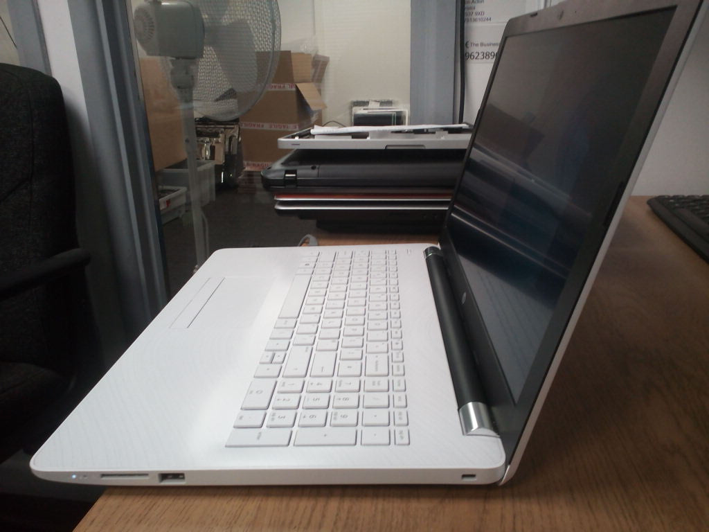 Super Fast HP 15-bw069na 15.6" AMD 3.00GHz 4GB 1TB Laptop