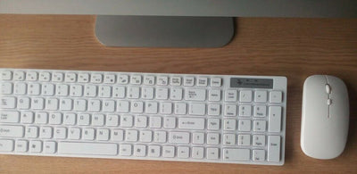 Apple iMac 24" Intel C2D 2.93GHz CPU 4GB RAM, 640GB HDD DVD RW Keyboard & Mouse