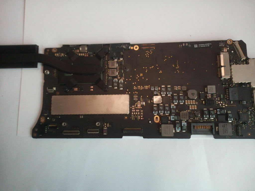 MacBook Pro Retina 13" A1502 2015 LOGIC BOARD 2.7GHZ 8GB | 661-02354 820-4924-a