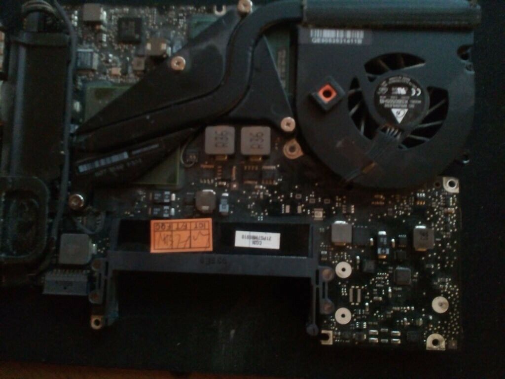 APPLE MACBOOK 13 UNIBODY 2008 A1278 Logic Board 820-2327-A & 2.0GHz CPU Spares